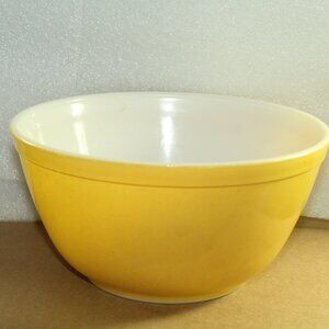 Vintage PYREX Yellow 402 1 1/2 QT Nesting Mixing Bowl Primary Color Made in USA